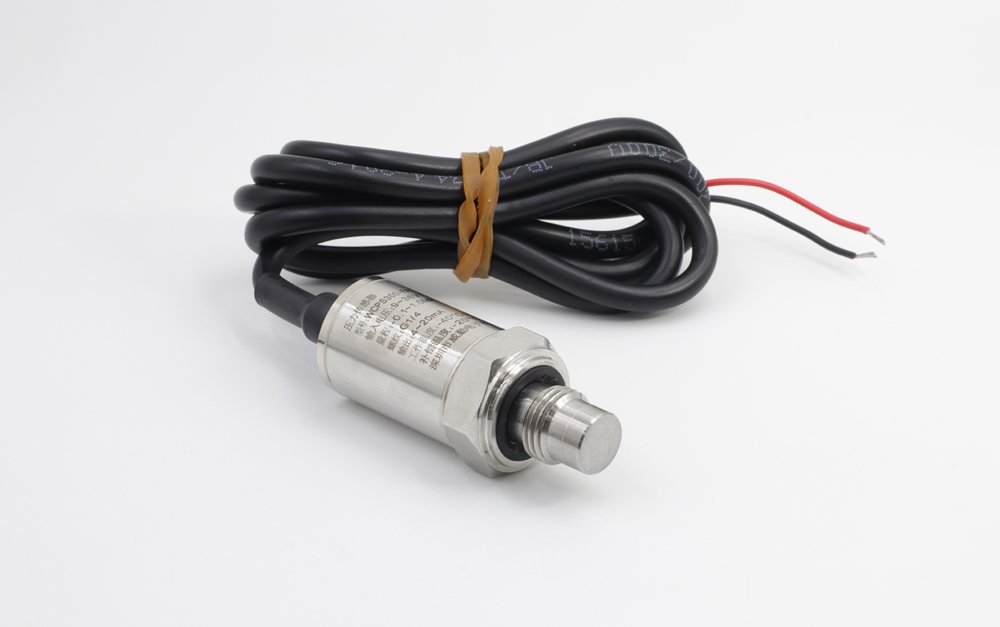 Hard flat membrane pressure sensor