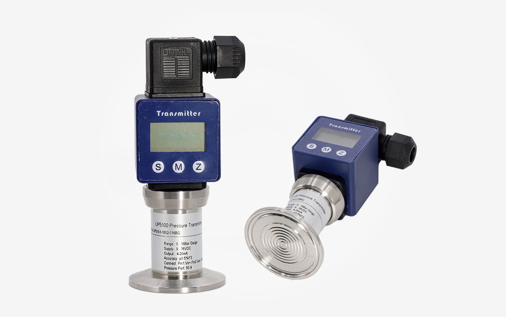 Flat membrane pressure sensor with display clamp